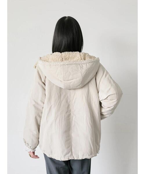 Samansa Mos2 blue（サマンサモスモスブルー）の「リバーシブルボアマウンテンパーカー（ブルゾン・レディース・チャコールグレー/ベージュ/ライトベージュ・F）」の5枚目の写真