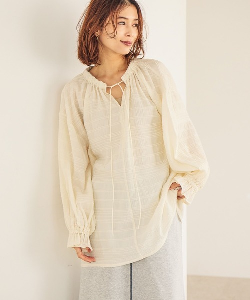 studio CLIP（スタディオクリップ）の「ダブルフロントシャーリングボーダーチュニックブラウス（シャツ/ブラウス・レディース・ベージュ/スモーク/オフホワイト・FREE）」の4枚目の写真