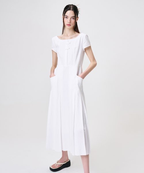 ETMON(エトモン)の「Linen Pleats Dress, White(ワンピース・レディース・その他・SMALL/MEDIUM)」の2枚目の写真