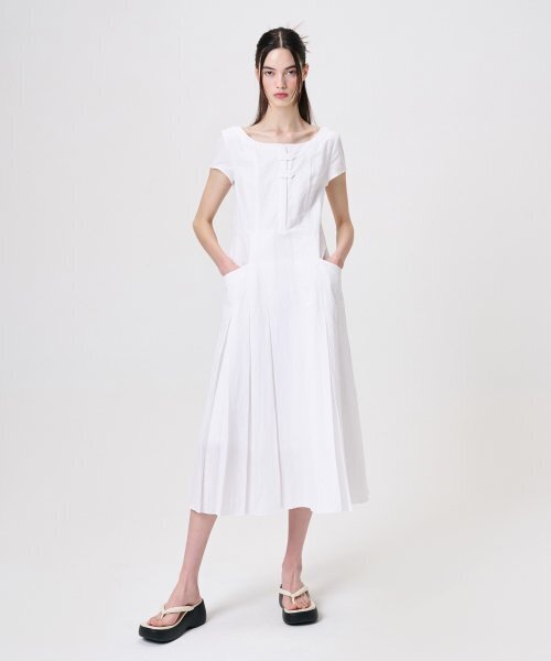 ETMON(エトモン)の「Linen Pleats Dress, White(ワンピース・レディース・その他・SMALL/MEDIUM)」の3枚目の写真