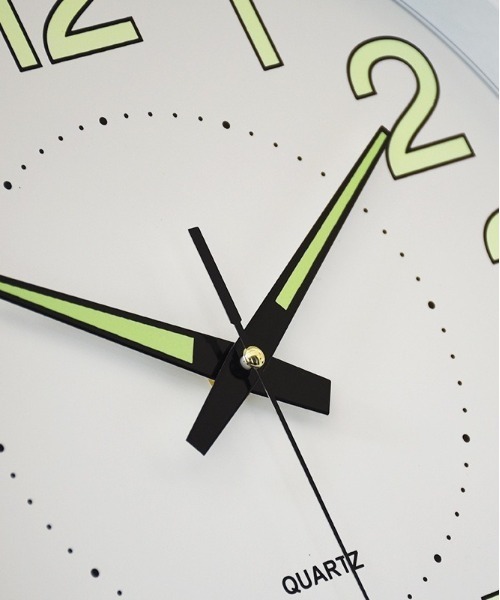 BACKYARD FAMILY（バックヤードファミリー）の「夜光性壁掛け時計 2015e2p23（掛け時計・レディース・ブラック・FREE）」の3枚目の写真