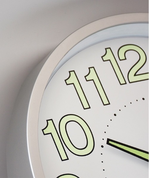 BACKYARD FAMILY（バックヤードファミリー）の「夜光性壁掛け時計 2015e2p23（掛け時計・レディース・ブラック・FREE）」の4枚目の写真