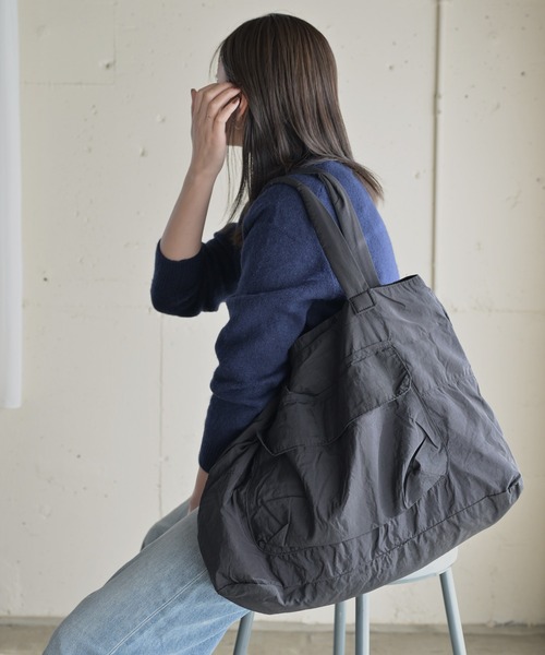 enlit(エンリット)の「【 enlit 】 ラージ ナイロン トートバッグ / トラベルバッグ(トートバッグ・レディース・ブラック/ライトブラウン/ダークグリーン/ワインレッド・FREE)」の2枚目の写真