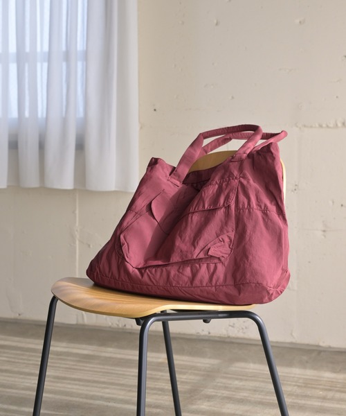 enlit(エンリット)の「【 enlit 】 ラージ ナイロン トートバッグ / トラベルバッグ(トートバッグ・レディース・ブラック/ライトブラウン/ダークグリーン/ワインレッド・FREE)」の14枚目の写真