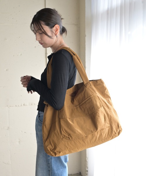 enlit(エンリット)の「【 enlit 】 ラージ ナイロン トートバッグ / トラベルバッグ(トートバッグ・レディース・ブラック/ライトブラウン/ダークグリーン/ワインレッド・FREE)」の19枚目の写真