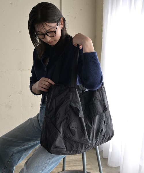 enlit(エンリット)の「【 enlit 】 ラージ ナイロン トートバッグ / トラベルバッグ(トートバッグ・レディース・ブラック/ライトブラウン/ダークグリーン/ワインレッド・FREE)」の20枚目の写真