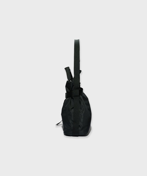 OUTDOOR PRODUCTS(アウトドアプロダクツ)の「OUTDOOR PRODUCTS 2way Belt Tote / BR-OUT-25AW01 (トートバッグ・レディース・チャコール/ブラウン・FREE)」の4枚目の写真
