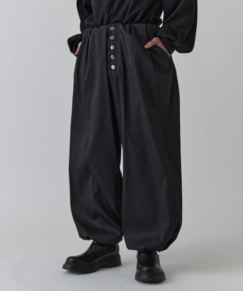 Lui's（ルイス）の「サテンボタンフライイージーパンツ（その他パンツ・メンズ・チャコールグレー/ブラック・FREE）」の2枚目の写真