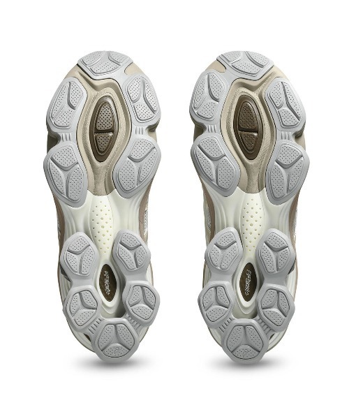 ASICS(アシックス)の「ASICS GEL-KINETIC FLUENT アシックス ゲル(スニーカー・メンズ・グレイッシュベージュ・29.0cm/28.5cm/28.0cm/27.5cm/27.0cm/26.5cm/26.0cm)」の6枚目の写真