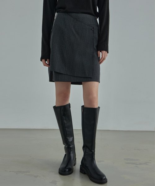 MOIREMOA(モアレモア)の「mono nylon wrap skirt - black(スカート・レディース・ブラック・SMALL/MEDIUM)」の3枚目の写真