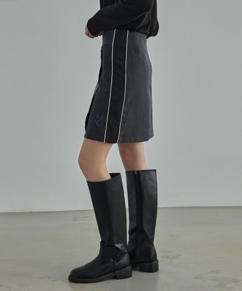 MOIREMOA(モアレモア)の「mono nylon wrap skirt - black(スカート・レディース・ブラック・SMALL/MEDIUM)」の4枚目の写真