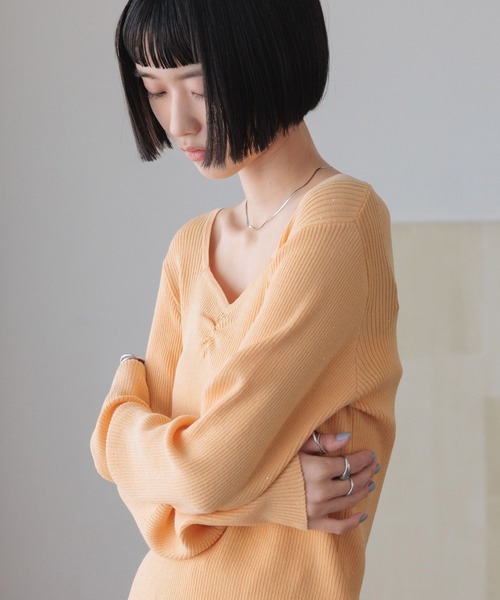 LOWRYS FARM(ローリーズファーム)の「ギャザースパンコールニット 637810(ニット/セーター・レディース・ブルー/アイボリー/ブラック/オレンジ・FREE)」の4枚目の写真