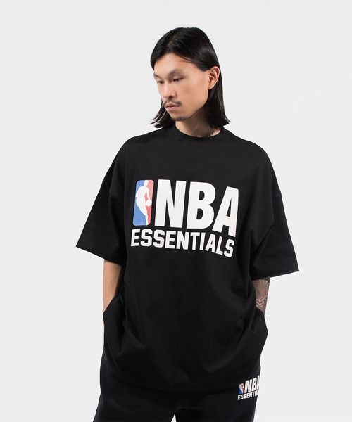 FOG ESSENTIALS(エフオージーエッセンシャルズ)の「ESSENTIALS NBA 90S FIT TEE エッセンシャルズ(Tシャツ/カットソー・メンズ・ブラック・X-SMALL/SMALL/MEDIUM/LARGE/X-LARGE)」の2枚目の写真