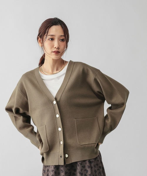 GLOBAL WORK（グローバルワーク）の「スウェットライクVネックカーディガン/601629（カーディガン/ボレロ・レディース・グレイッシュベージュ/ライトブルー/ペールイエロー/ラベンダー/ブラック/ライトグリーン/ライトブラウン/グレー・MEDIUM/LARGE）」の4枚目の写真