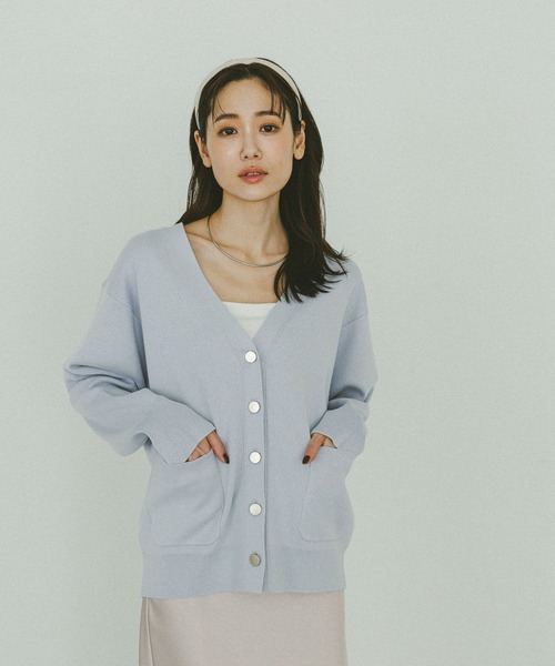 GLOBAL WORK（グローバルワーク）の「スウェットライクVネックカーディガン/601629（カーディガン/ボレロ・レディース・グレイッシュベージュ/ライトブルー/ペールイエロー/ラベンダー/ブラック/ライトグリーン/ライトブラウン/グレー・MEDIUM/LARGE）」の6枚目の写真