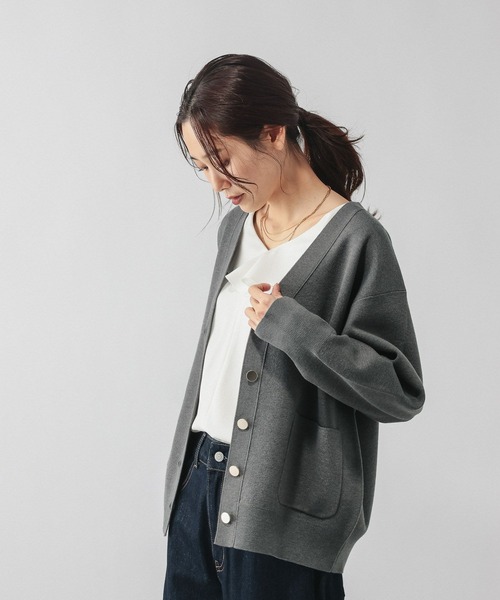 GLOBAL WORK（グローバルワーク）の「スウェットライクVネックカーディガン/601629（カーディガン/ボレロ・レディース・グレイッシュベージュ/ライトブルー/ペールイエロー/ラベンダー/ブラック/ライトグリーン/ライトブラウン/グレー・MEDIUM/LARGE）」の15枚目の写真