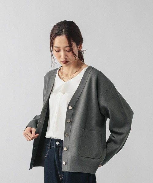 GLOBAL WORK（グローバルワーク）の「スウェットライクVネックカーディガン/601629（カーディガン/ボレロ・レディース・グレイッシュベージュ/ライトブルー/ペールイエロー/ラベンダー/ブラック/ライトグリーン/ライトブラウン/グレー・MEDIUM/LARGE）」の16枚目の写真