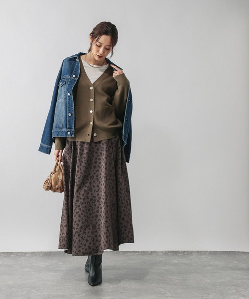 GLOBAL WORK（グローバルワーク）の「スウェットライクVネックカーディガン/601629（カーディガン/ボレロ・レディース・グレイッシュベージュ/ライトブルー/ペールイエロー/ラベンダー/ブラック/ライトグリーン/ライトブラウン/グレー・MEDIUM/LARGE）」の18枚目の写真