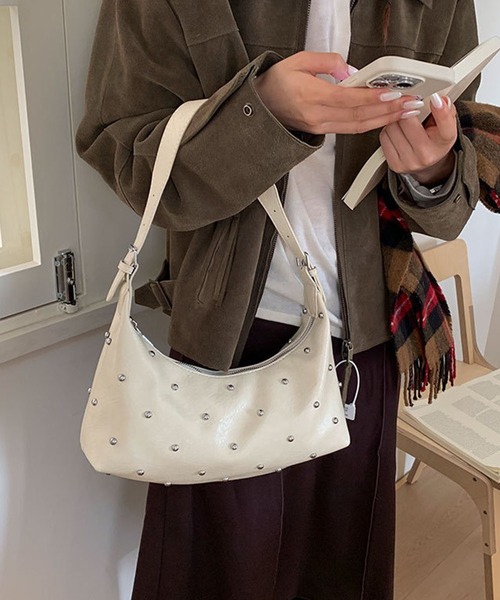 WESTSEA（ウエストシー）の「フェイクレザー スタッズ付 ショルダーバッグ 2way（ショルダーバッグ・レディース・ブラウン/オフホワイト/ブラック・FREE）」の4枚目の写真