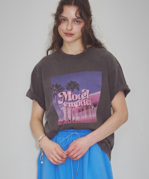J1U by LA BELLE ETUDE(ジユウバイラベルエチュード)の「Emotica Tee(Tシャツ/カットソー・レディース・チャコールグレー・0/1)」の9枚目の写真