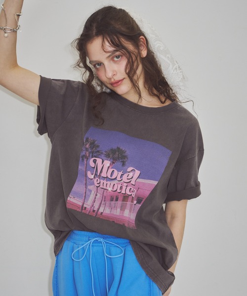 J1U by LA BELLE ETUDE(ジユウバイラベルエチュード)の「Emotica Tee(Tシャツ/カットソー・レディース・チャコールグレー・0/1)」の7枚目の写真