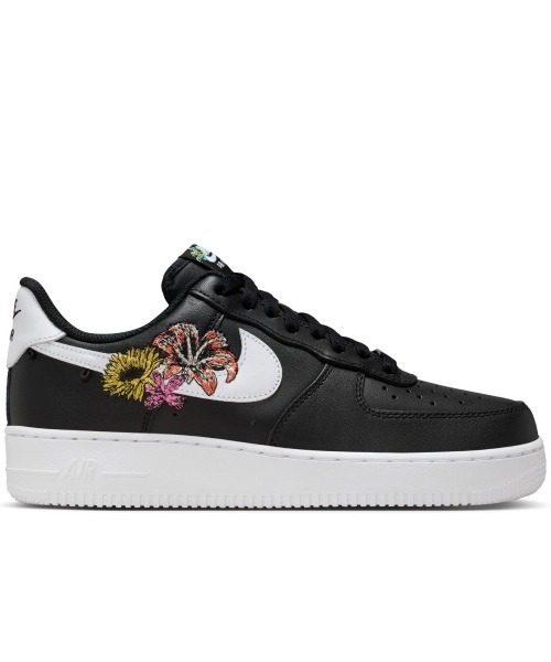 NIKE(ナイキ)の「NIKE Air Force 1 '07 Premium(ナイキ エア フォース 1 ’07 PRM)(スニーカー・レディース・ピンク系/ブラック系・23cm/23.5cm/24cm/24.5cm/25cm)」の5枚目の写真