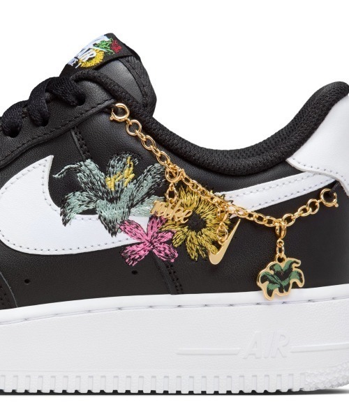 NIKE(ナイキ)の「NIKE Air Force 1 '07 Premium(ナイキ エア フォース 1 ’07 PRM)(スニーカー・レディース・ピンク系/ブラック系・23cm/23.5cm/24cm/24.5cm/25cm)」の11枚目の写真