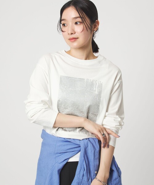 green label relaxing(グリーンレーベルリラクシング)の「【WEB限定】<at ease>メタリックプリント ロングスリーブ カットソー(Tシャツ/カットソー・レディース・ホワイト/ダークグレー・FREE)」の1枚目の写真