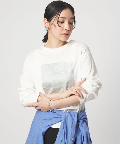 green label relaxing(グリーンレーベルリラクシング)の「【WEB限定】<at ease>メタリックプリント ロングスリーブ カットソー(Tシャツ/カットソー・レディース・ホワイト/ダークグレー・FREE)」の4枚目の写真