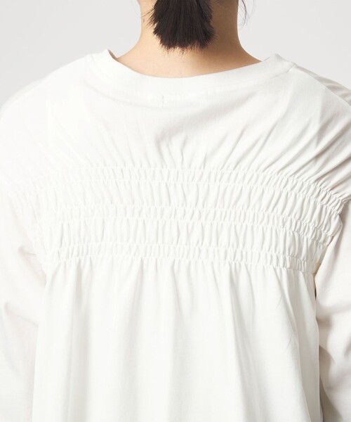 green label relaxing(グリーンレーベルリラクシング)の「【WEB限定】<at ease>メタリックプリント ロングスリーブ カットソー(Tシャツ/カットソー・レディース・ホワイト/ダークグレー・FREE)」の15枚目の写真