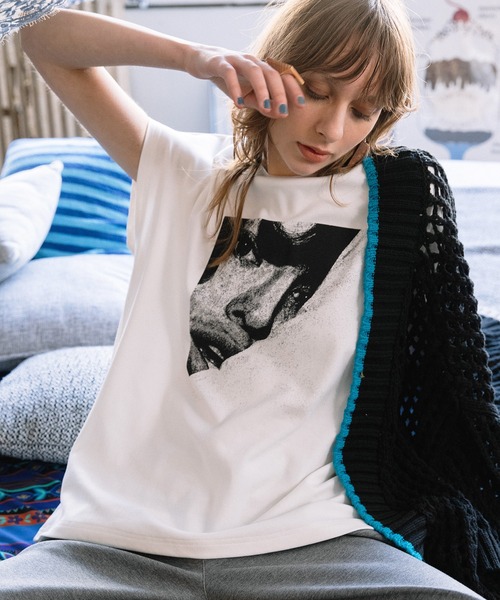 AULA AILA（アウラアイラ）の「フェイスＴシャツ（Tシャツ/カットソー・レディース・ホワイト/ライトカーキ/ブラック・0）」の2枚目の写真
