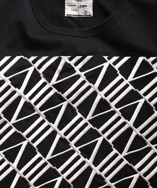 SHAREEF(シャリーフ)の「BIAS CHESSBOARD EMB. BIG SWEAT(スウェット・メンズ・ホワイト/ブラック/ダークグリーン・1/2)」の4枚目の写真