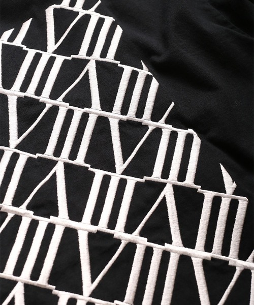 SHAREEF(シャリーフ)の「BIAS CHESSBOARD EMB. BIG SWEAT(スウェット・メンズ・ホワイト/ブラック/ダークグリーン・1/2)」の5枚目の写真