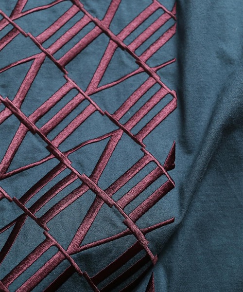 SHAREEF(シャリーフ)の「BIAS CHESSBOARD EMB. BIG SWEAT(スウェット・メンズ・ホワイト/ブラック/ダークグリーン・1/2)」の8枚目の写真