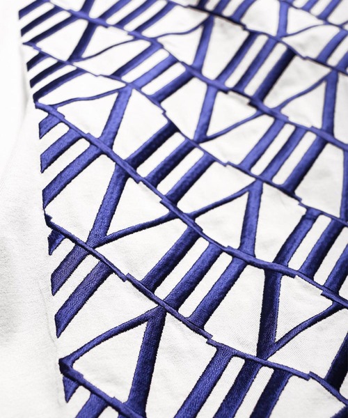 SHAREEF(シャリーフ)の「BIAS CHESSBOARD EMB. BIG SWEAT(スウェット・メンズ・ホワイト/ブラック/ダークグリーン・1/2)」の9枚目の写真