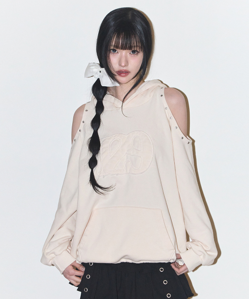 ILLIGO(イリゴ)の「129 カットアウトオーバーサイズフードパーカークリーム(パーカー・レディース・その他・SMALL/MEDIUM)」の1枚目の写真