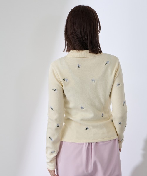 QUEENS COURT(クイーンズコート)の「フラワー刺繍ポロニットトップス≪手洗い可能≫(ニット/セーター・レディース・オフホワイト/ブラック・M)」の14枚目の写真