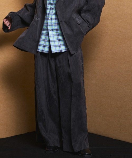 MAISON SPECIAL(メゾンスペシャル)の「《UNISEX》Drape Fibrillated Twill One-tuck Prime-Wide Slacks/ドレープフィブリルツイルワンタックプライムワイドスラックス【MAISON SPECIAL/メゾンスペシャル】■セットアップ対応■(スラックス・メンズ・ブラック/ネイビー・2/1/0)」の2枚目の写真