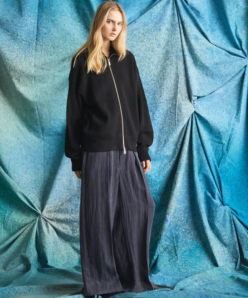 MAISON SPECIAL(メゾンスペシャル)の「《UNISEX》Drape Fibrillated Twill One-tuck Prime-Wide Slacks/ドレープフィブリルツイルワンタックプライムワイドスラックス【MAISON SPECIAL/メゾンスペシャル】■セットアップ対応■(スラックス・メンズ・ブラック/ネイビー・2/1/0)」の3枚目の写真