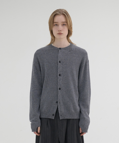 NOUN(ノウン)の「essential crew neck cardigan (gray)(カーディガン/ボレロ・メンズ・その他・2/1)」の8枚目の写真