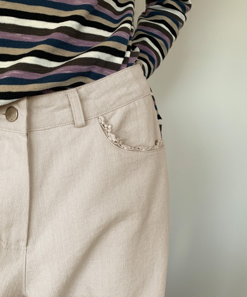 UNE MANSION（ユヌマンション）の「【2026SS新作アイテム】 【UNE ORIGINAL】バックポケットレース刺繍ワイドデニムパンツ（その他パンツ・レディース・チャコールグレー/アイボリー・SMALL/MEDIUM）」の11枚目の写真