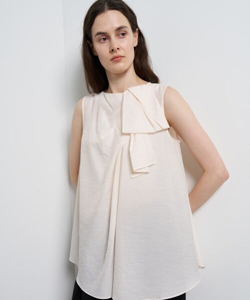 LANVIN en Bleu(ランバンオンブルー)の「シアータンブラータックリボンブラウス(シャツ/ブラウス・レディース・ブラック/ライトベージュ・38)」の6枚目の写真