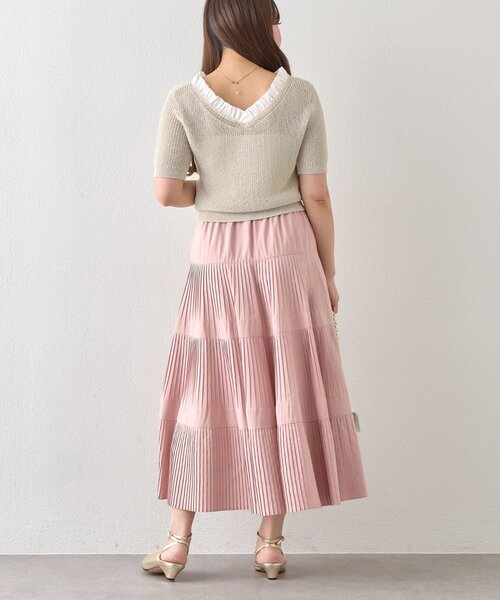 La boutique BonBon（ラブティックボンボン）の「【大人っぽ映え】ペーパーヤーンフリルVネックニット（ニット/セーター・レディース・グレイッシュベージュ/バイオレット/ライトベージュ・FREE）」の4枚目の写真