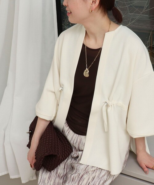 MICO COULIER（ミコクリエ）の「ウエスト絞りカットソー羽織（カーディガン/ボレロ・レディース・ネイビー/オフホワイト/ライトグレー・38）」の2枚目の写真