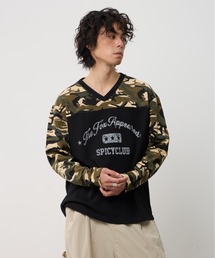T.FOX （ティーフォックス）の「26ss Camo Panel V-Neck Printed Sweatshirt/カモフラ切替Vネックプリントスウェット（スウェット）」