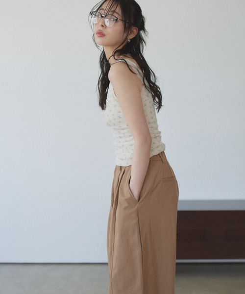 TREOVER(トレオーバー)の「小花柄×レースの大人ガーリーキャミソール(キャミソール・レディース・オフホワイト/アイボリー・FREE)」の9枚目の写真
