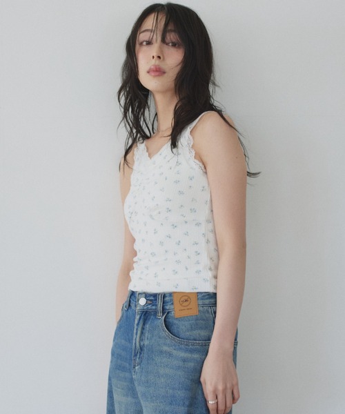 TREOVER(トレオーバー)の「小花柄×レースの大人ガーリーキャミソール(キャミソール・レディース・オフホワイト/アイボリー・FREE)」の20枚目の写真