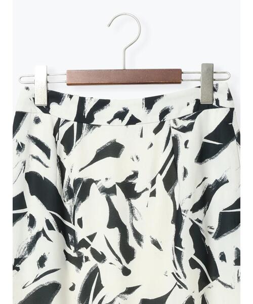 Te chichi（テチチ）の「ペイントパターンナロースカート《2026 spring catalog item》（スカート・レディース・ネイビー/オフホワイト・F）」の17枚目の写真