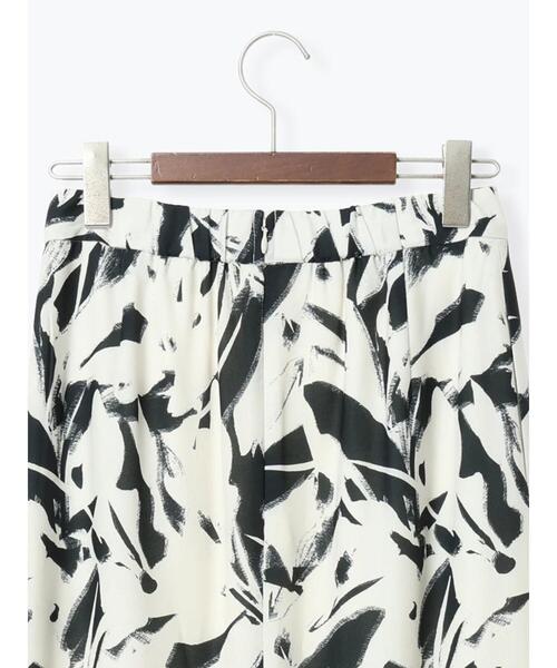 Te chichi（テチチ）の「ペイントパターンナロースカート《2026 spring catalog item》（スカート・レディース・ネイビー/オフホワイト・F）」の14枚目の写真