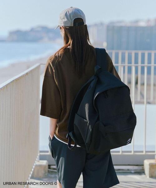 URBAN RESEARCH DOORS(アーバンリサーチドアーズ)の「『仁村紗和さん着用』『UR TECH』サマシェア スキッパーニット(ニット/セーター・メンズ・ブラック/ブラウン・LARGE/MEDIUM)」の3枚目の写真